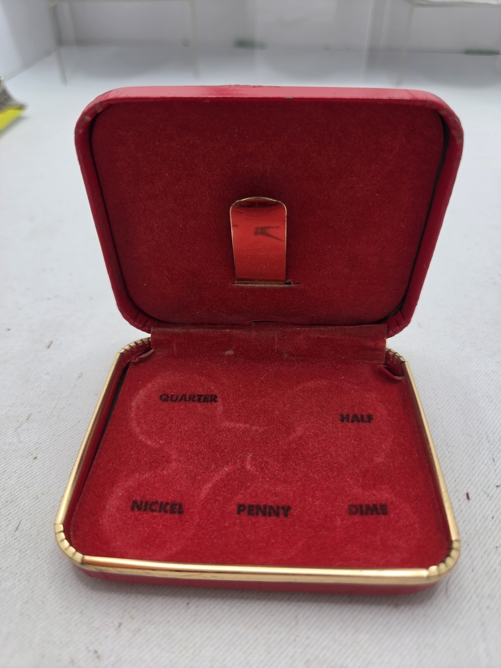 Vintage Red Leatherette Coin Money Clip Travel Case Holder Purse Wallet Velvet